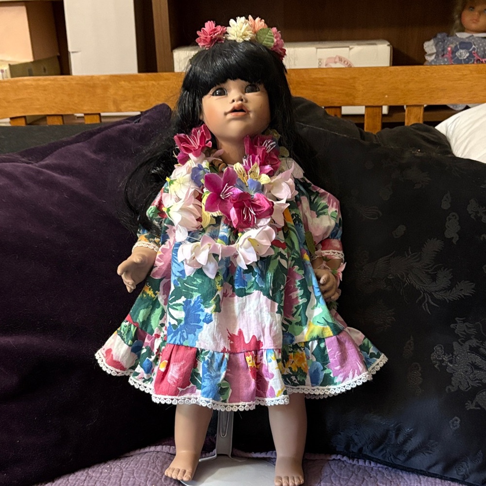 Leanne welcome, aloha Doll by world Gallery limited edition, 1730